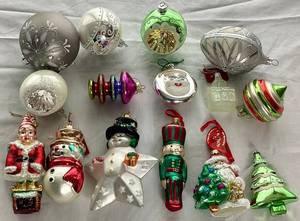 lot 25 image: Hand Blown Glass Ornament Collection