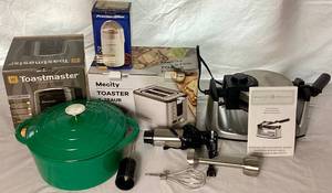 lot 29 image: Kitchen and Small Appliance Bundle