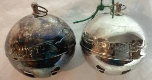 lot 31 image: Wallace Silver Plated 1984 and 1990 Limited Edition Sleigh Bell Ornaments
