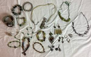 lot 63 image: Earthy Silver Tone Costume Jewelry Bundle