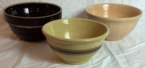 lot 19 image: Farmhouse Pottery Bowls Bundle