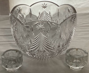 lot 18 image: Christmas Glass Bundle of Iittala Finnish Glass Kuusi Candle Holders and Mikasa Christmas Tree Crystal Bowl