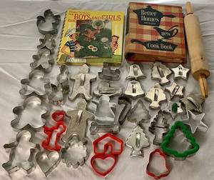 lot 52 image: Vintage Baking Bundle