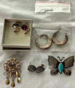 lot 58 image: Bundle of .925 Sterling Silver Earrings and Pin plus 830 Silver Pin