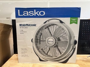 lot 17 image: Lasko Wind Machine Fan