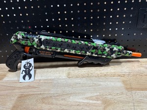 lot 72 image: Bug Salt Gun