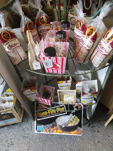 lot 39 image: Popper Kit & Popcorn