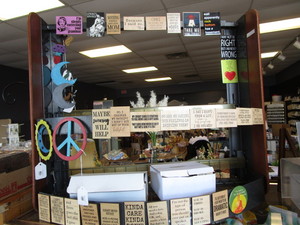 lot 52 image: Magnets, Stand