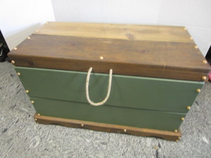 lot 101 image: Wooden Trunk