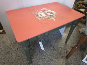 lot 102 image: Occasional Table