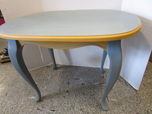 lot 103 image: Occasional Table