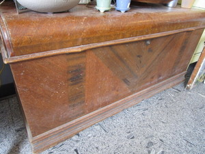 lot 3 image: Lane Cedar Chest