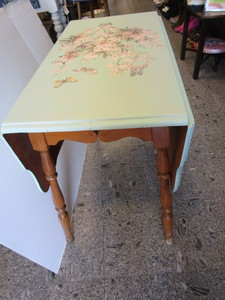 lot 5 image: Vintage Drop Leaf Table