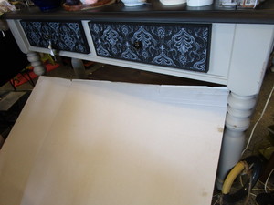 lot 6 image: Heavy Sofa Table