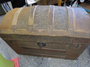 lot 12 image: Camel Back Strap Trunk