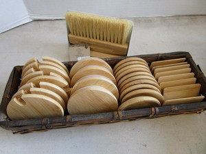 lot 120 image: Bamboo Covers, Pats, Scrapers