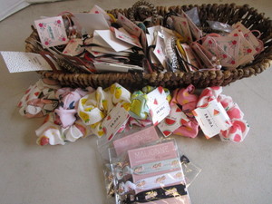 lot 142 image: Scrunchies, Clips, Bands