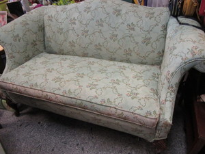 lot 7 image: Vintage Loveseat