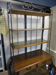lot 9 image: Bakers Stand