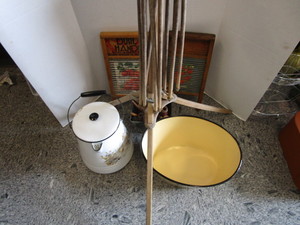lot 158 image: Laundry & Enamel Collectibles