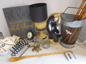 lot 169 image: Magnifying Glasses, Office Dcor