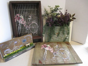 lot 210 image: Bicycle Themed Art