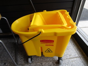 lot 212 image: Rubbermaid Mop Bucket