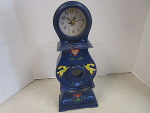 lot 253 image: Shelf Clock