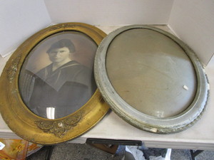 lot 260 image: Antique Oval Frames