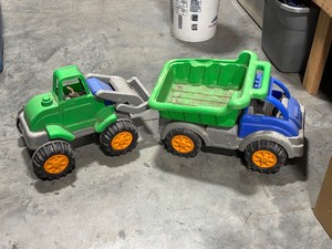 lot 3 image: Kids Outdoor Toys
