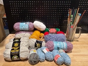 lot 20 image: Knitting Supplies