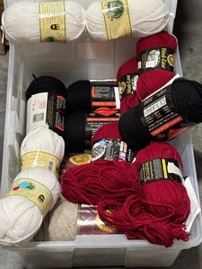 lot 30 image: Tote of Yarn