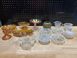 lot 32 image: Vintage Glassware Carnival and Anchor Hocking Moonstone