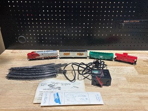 lot 39 image: Vintage Bachmann HO Scale Electric Model Train Set