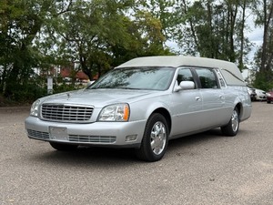 lot 6 image: 2004 CADILLAC HEARSECOMMERCIAL CHASSIS 81k Miles  No Accidents (NO RESERVE)