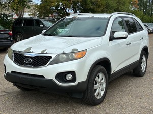 lot 15 image: 2011 KIA SORENTO LXAll Wheel Drive  No Accidents (NO RESERVE)