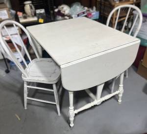 lot 2 image: Shabby Chic Drop Leaf Table and Chairs Great Condition