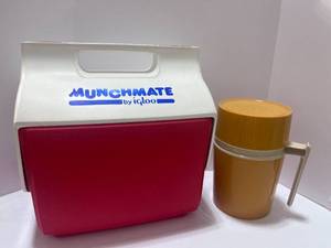 lot 26 image: Munchmate Igloo Cooler and Orange Thermos