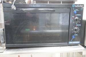 lot 6 image: Commercial Convection Oven