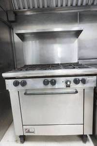 lot 14 image: Commercial 6 Burner Gas Stove & Oven