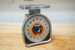 lot 28 image: Commercial Food Scale