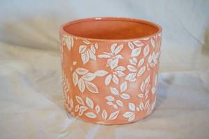 lot 47 image: Ceramic Planter or Bowl 7 diameter 6 tall