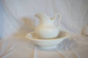 lot 48 image: K.T.& K. China Pitcher and Wash Basin