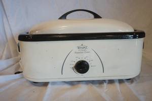 lot 54 image: Rival 16 Quart Roaster Oven