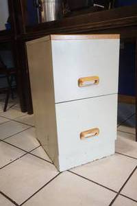 lot 70 image: 2 Drawer File Cabinet