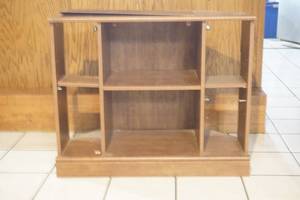 lot 119 image: Entertainment Center 36x18x29