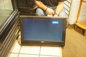 lot 128 image: Sanyo 26 Flat Screen