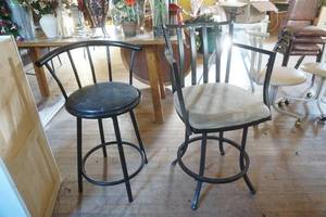 lot 193 image: 2ct Swivel Bar Stools