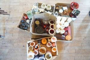 lot 201 image: Candles and Other Decor
