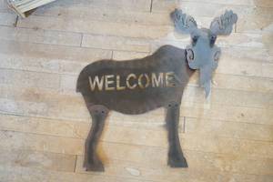 lot 204 image: Metal Moose Welcome Sign Decor